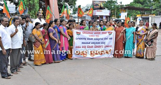Dharna staged by Udupi BJP Mahila morcha